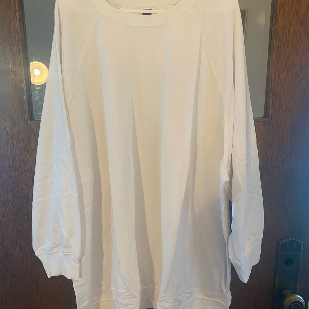 Old Navy Classic White Crewneck Sweatshirt NWT 4x